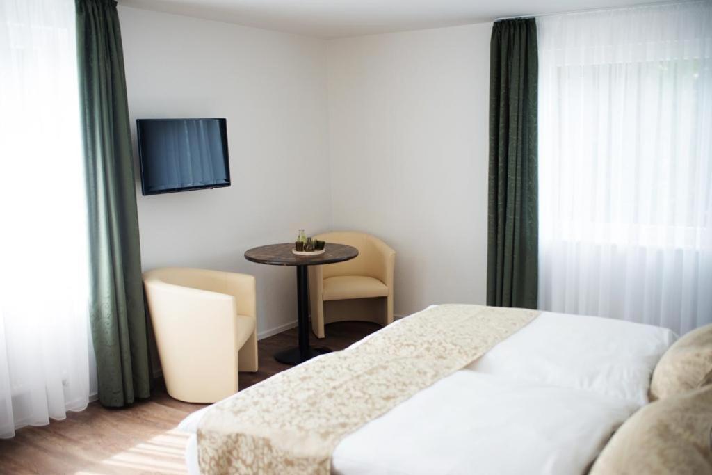 Hotel Auerhahn Nest Bad Wildbad Exterior foto
